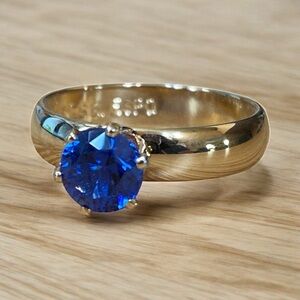 Elegant Blue Sapphire Gold Ring